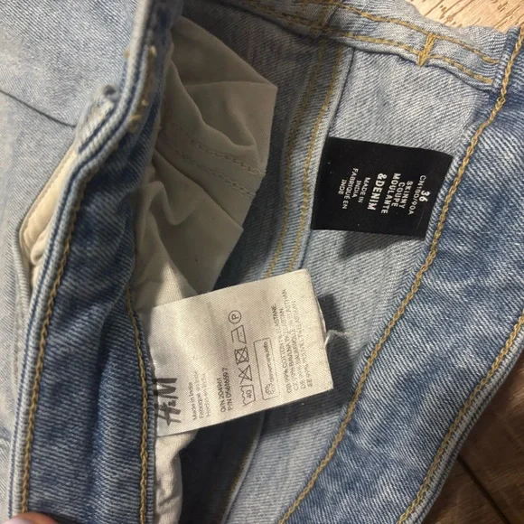 H&M Men's Light Blue Ripped Jeans - Picture 3 of 6